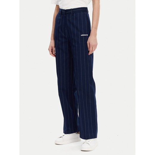 adidas Spodnie materiałowe Pinstripe JJ3482 Granatowy Regular Fit ze sklepu MODIVO w kategorii Spodnie damskie - zdjęcie 182634196
