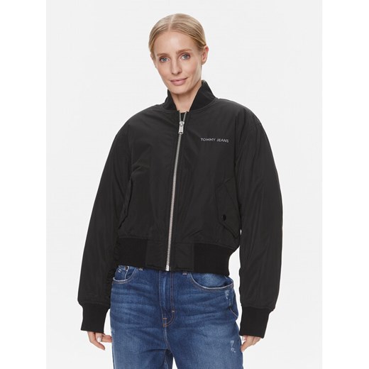 Tommy Jeans Kurtka bomber Classics DW0DW17240 Czarny Regular Fit ze sklepu MODIVO w kategorii Kurtki damskie - zdjęcie 182634655