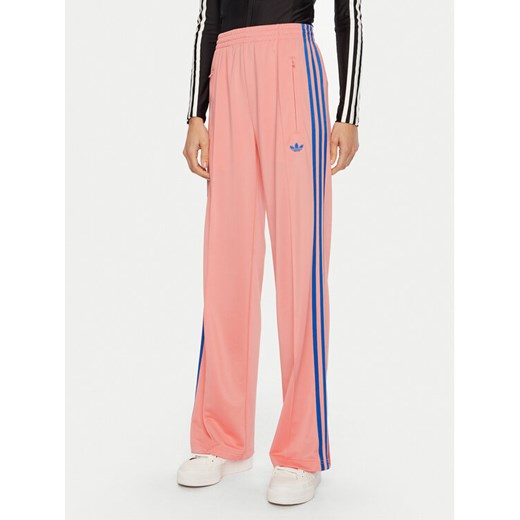 adidas Spodnie dresowe adicolor Classic Firebird JP2312 Różowy Loose Fit ze sklepu MODIVO w kategorii Spodnie damskie - zdjęcie 182634666