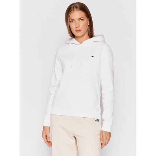 Tommy Jeans Bluza Fleece Hoodie DW0DW09228 Biały Regular Fit ze sklepu MODIVO w kategorii Bluzy damskie - zdjęcie 182635995