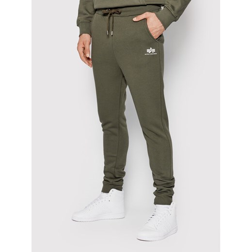 Alpha Industries Spodnie dresowe Basic 116370 Zielony Regular Fit ze sklepu MODIVO w kategorii Spodnie męskie - zdjęcie 182636165
