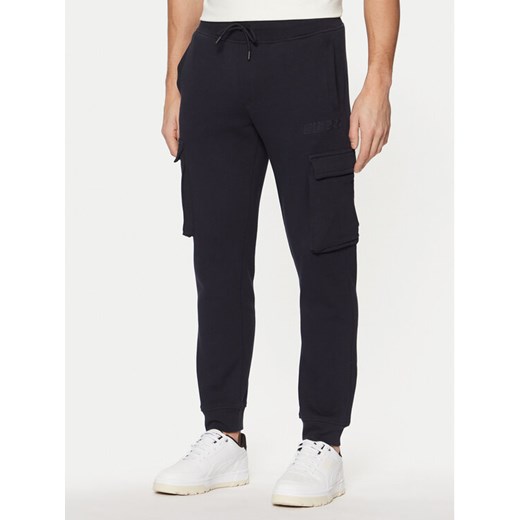 Guess Spodnie dresowe Z4YB08 K9V31 Granatowy Regular Fit ze sklepu MODIVO w kategorii Spodnie męskie - zdjęcie 182636885