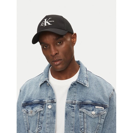 Calvin Klein Jeans Czapka z daszkiem Monologo LV04G5065G Czarny ze sklepu MODIVO w kategorii Czapki z daszkiem męskie - zdjęcie 182636915