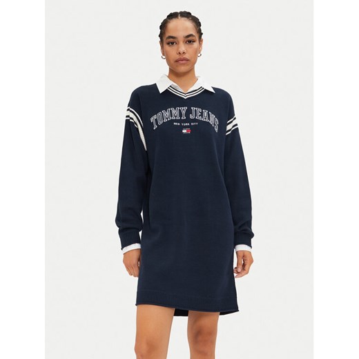 Tommy Jeans Sukienka dzianinowa Varsity DW0DW19807 Granatowy Regular Fit ze sklepu MODIVO w kategorii Sukienki - zdjęcie 182636998