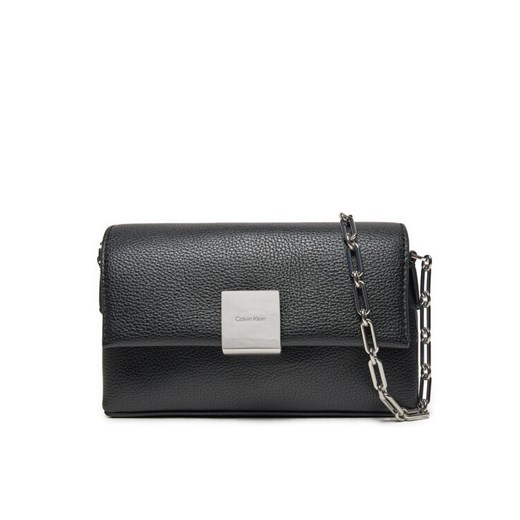 Calvin Klein Torebka Ck Plaque Sm Crossbody W/Chain K60K612785 Czarny ze sklepu MODIVO w kategorii Listonoszki - zdjęcie 182637316