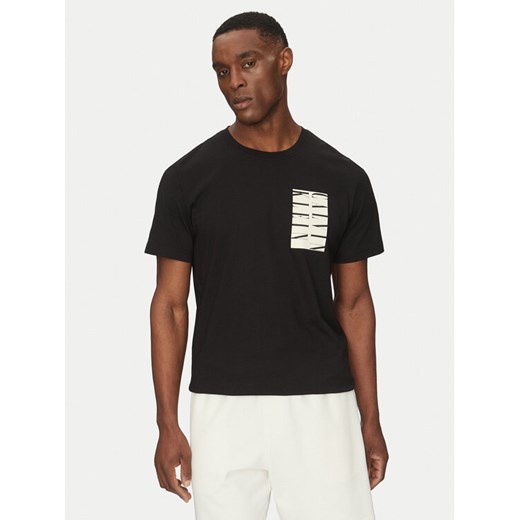Calvin Klein Jeans T-Shirt Serif Box Graphic J30J327474 Czarny Regular Fit ze sklepu MODIVO w kategorii T-shirty męskie - zdjęcie 182637545