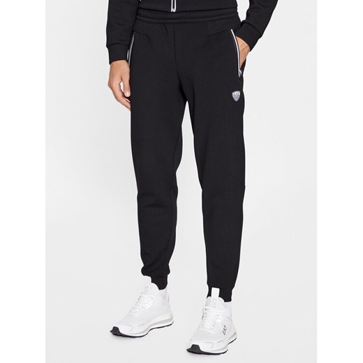 EA7 Emporio Armani Spodnie dresowe 8NPP63 PJ4EZ 1200 Czarny Regular Fit ze sklepu MODIVO w kategorii Spodnie męskie - zdjęcie 182637695