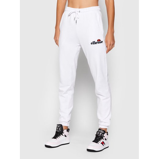 Ellesse Spodnie dresowe Noora SGK13459 Biały Regular Fit ze sklepu MODIVO w kategorii Spodnie damskie - zdjęcie 182638115