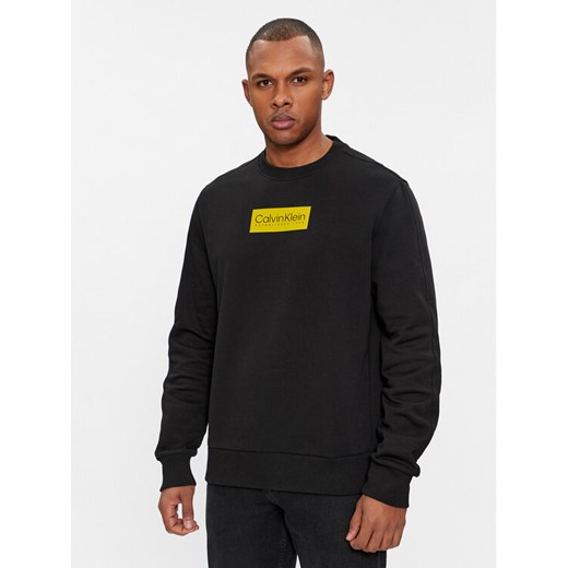 Calvin Klein Bluza Raised K10K112252 Czarny Regular Fit ze sklepu MODIVO w kategorii Bluzy męskie - zdjęcie 182638869