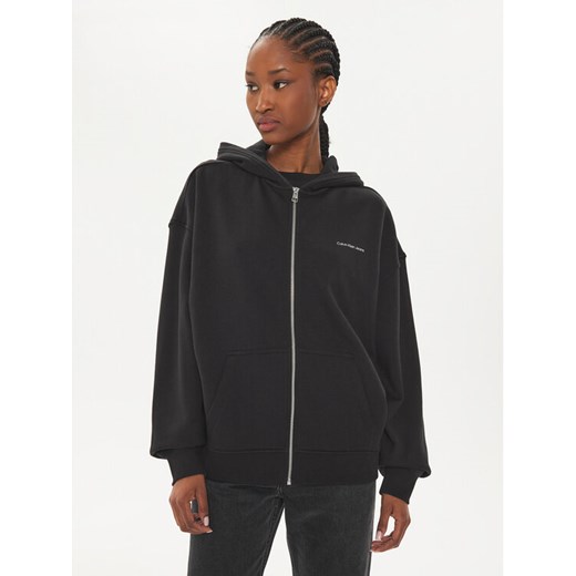 Calvin Klein Jeans Bluza Diffused J20J223533 Czarny Regular Fit ze sklepu MODIVO w kategorii Bluzy damskie - zdjęcie 182639388