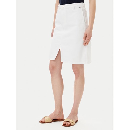Tommy Hilfiger Spódnica jeansowa WW0WW44391 Biały Regular Fit ze sklepu MODIVO w kategorii Spódnice - zdjęcie 182640238