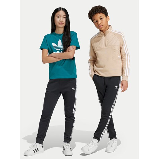 adidas Spodnie dresowe Trefoil IY7484 Czarny Regular Fit ze sklepu MODIVO w kategorii Spodnie chłopięce - zdjęcie 182640589