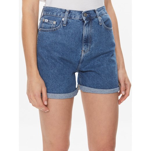 Calvin Klein Jeans Szorty jeansowe Mom Short J20J222801 Niebieski Mom Fit ze sklepu MODIVO w kategorii Szorty - zdjęcie 182640929