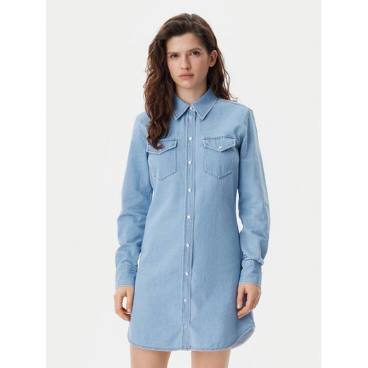 Tommy Jeans Sukienka jeansowa DW0DW20111 Niebieski Regular Fit ze sklepu MODIVO w kategorii Sukienki - zdjęcie 182640988