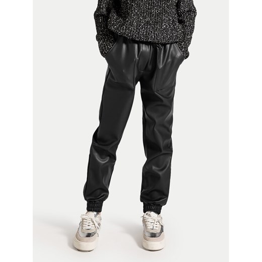 Coccodrillo Spodnie z imitacji skóry ZC4119101CGJ Czarny Regular Fit ze sklepu MODIVO w kategorii Spodnie chłopięce - zdjęcie 182641358
