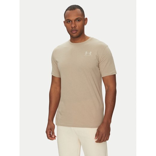 Under Armour T-Shirt Left Chest Logo SS 1326799 Beżowy Loose Fit ze sklepu MODIVO w kategorii T-shirty męskie - zdjęcie 182641478