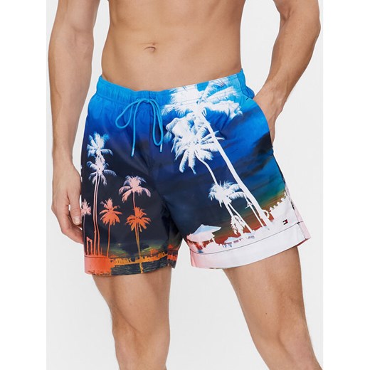 Tommy Hilfiger Szorty kąpielowe Photoprint UM0UM03295 Kolorowy Regular Fit ze sklepu MODIVO w kategorii Kąpielówki - zdjęcie 182641925