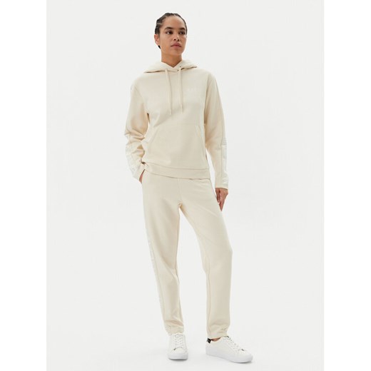 EA7 Emporio Armani Dres 7W000116 AF10443 U1079 Beżowy Regular Fit ze sklepu MODIVO w kategorii Dresy damskie - zdjęcie 182643139