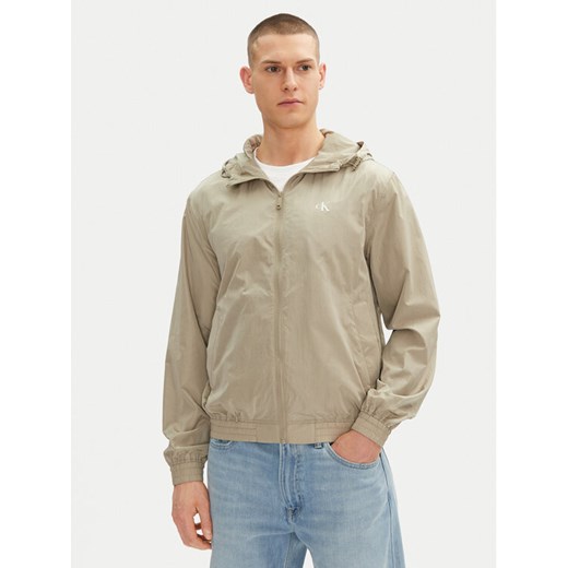 Calvin Klein Jeans Wiatrówka J30J327254 Szary Regular Fit ze sklepu MODIVO w kategorii Kurtki męskie - zdjęcie 182643255