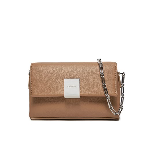 Calvin Klein Torebka Ck Plaque Sm Crossbody W/Chain K60K612785 Brązowy ze sklepu MODIVO w kategorii Listonoszki - zdjęcie 182643567