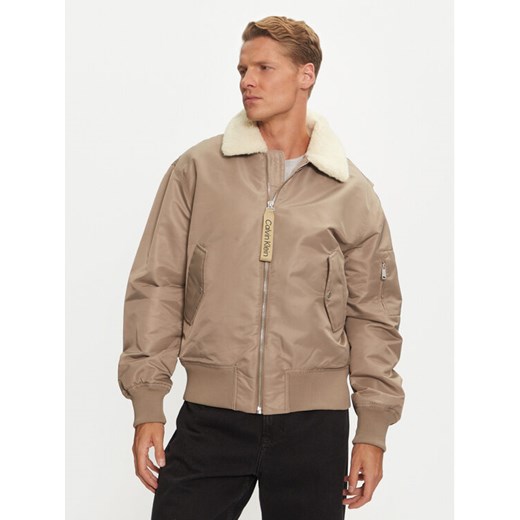 Calvin Klein Jeans Kurtka bomber J30J326108 Szary Regular Fit ze sklepu MODIVO w kategorii Kurtki męskie - zdjęcie 182644225