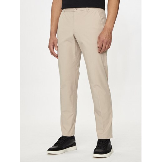Guess Spodnie materiałowe M4YB01 WG9Z2 Beżowy Slim Fit ze sklepu MODIVO w kategorii Spodnie męskie - zdjęcie 182646006