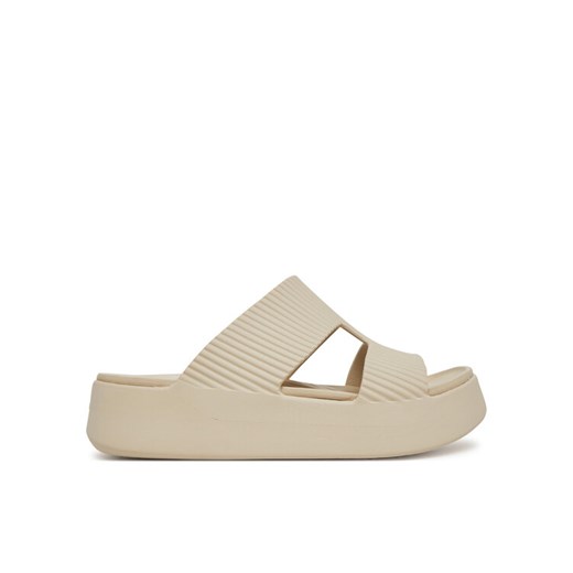 Crocs Klapki Getaway Groove Platform HStrap 210701 Beżowy ze sklepu MODIVO w kategorii Klapki damskie - zdjęcie 182646058
