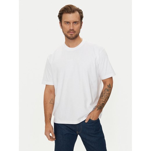 Guess Jeans T-Shirt M4YI44 K8FQ4 Biały Regular Fit ze sklepu MODIVO w kategorii T-shirty męskie - zdjęcie 182646868