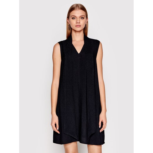 Victoria Victoria Beckham Sukienka codzienna 1122WDR003477A Czarny Relaxed Fit ze sklepu MODIVO w kategorii Sukienki - zdjęcie 182647448