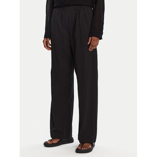 Seafolly Spodnie materiałowe Crinkle 55430-PA Czarny Relaxed Fit ze sklepu MODIVO w kategorii Spodnie damskie - zdjęcie 182647786