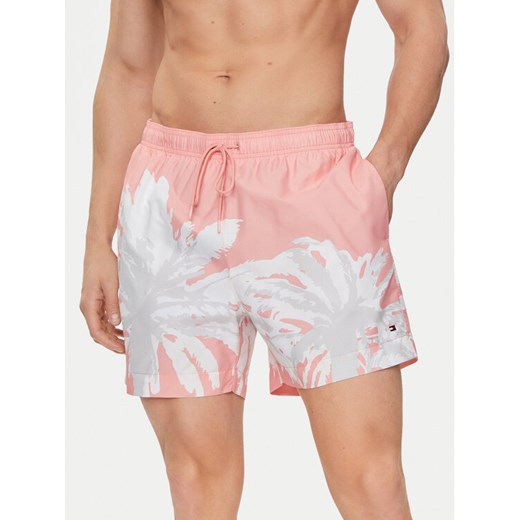 Tommy Hilfiger Szorty kąpielowe UM0UM03298 Różowy Regular Fit ze sklepu MODIVO w kategorii Kąpielówki - zdjęcie 182648699