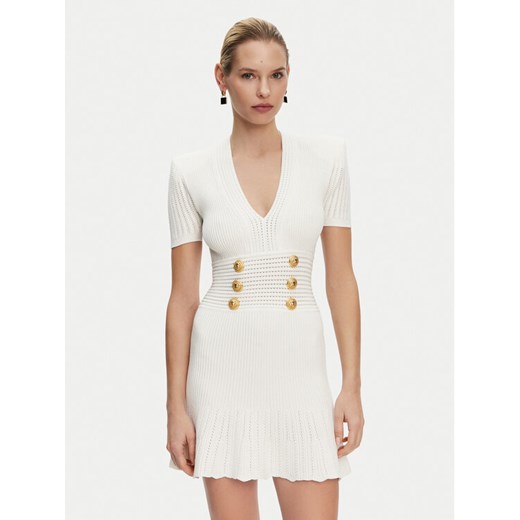 Balmain Sukienka dzianinowa DF1R7320KF24 Biały Regular Fit ze sklepu MODIVO w kategorii Sukienki - zdjęcie 182649305