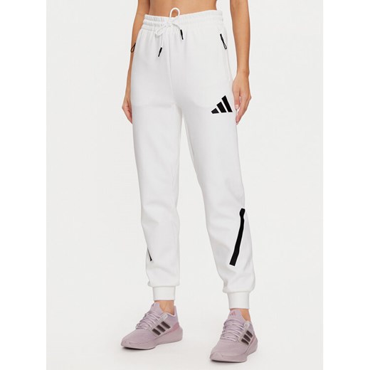 adidas Spodnie dresowe Z.N.E. JE7843 Biały Regular Fit ze sklepu MODIVO w kategorii Spodnie damskie - zdjęcie 182649899