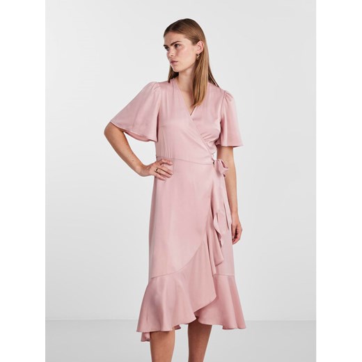YAS Sukienka koktajlowa Thea 26028890 Różowy Standard Fit ze sklepu MODIVO w kategorii Sukienki - zdjęcie 182650087