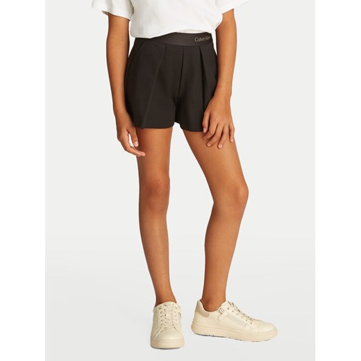 Calvin Klein Jeans Szorty materiałowe Punto IG0IG02880 Czarny Regular Fit ze sklepu MODIVO w kategorii Spodenki dziewczęce - zdjęcie 182650138