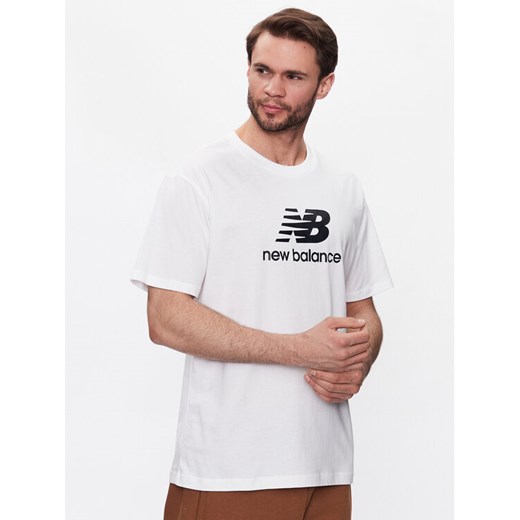 New Balance T-Shirt Essentials Stacked Logo MT31541 Biały Relaxed Fit ze sklepu MODIVO w kategorii T-shirty męskie - zdjęcie 182650458