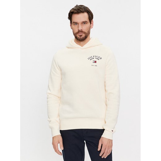 Tommy Hilfiger Bluza Arched Varsity MW0MW33641 Beżowy Regular Fit ze sklepu MODIVO w kategorii Bluzy męskie - zdjęcie 182650886