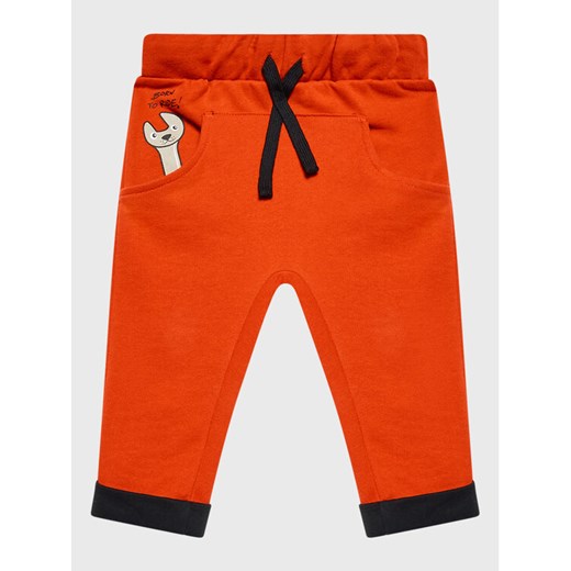 United Colors Of Benetton Spodnie dresowe 3J74GF00X Czerwony Regular Fit ze sklepu MODIVO w kategorii Spodnie chłopięce - zdjęcie 182651737