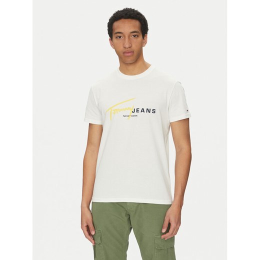 Tommy Jeans T-Shirt Signature Dna DM0DM20817 Biały Regular Fit ze sklepu MODIVO w kategorii T-shirty męskie - zdjęcie 182652485