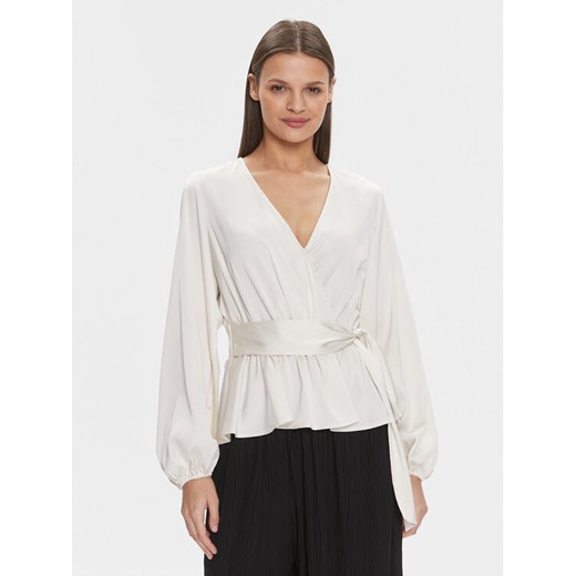 Guess Bluzka Juley W4RH68 WEFC2 Biały Regular Fit ze sklepu MODIVO w kategorii Bluzki damskie - zdjęcie 182652977
