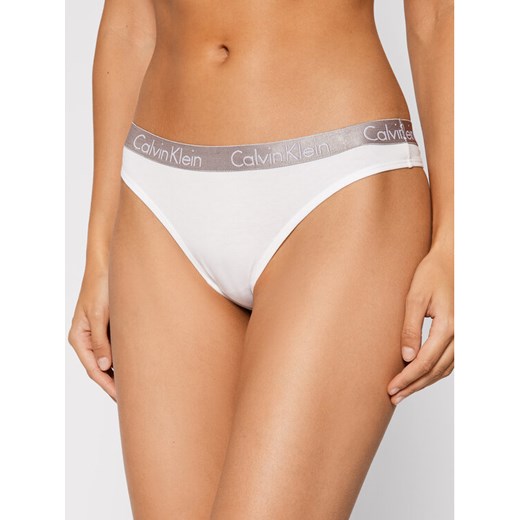 Calvin Klein Underwear Stringi 000QD3539E Biały ze sklepu MODIVO w kategorii Majtki damskie - zdjęcie 182654547