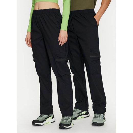 Rains Spodnie materiałowe Tomar Pants Regular 19300 Czarny Regular Fit ze sklepu MODIVO w kategorii Spodnie damskie - zdjęcie 182654736