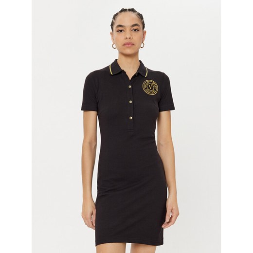 Versace Jeans Couture Sukienka codzienna 78HAOT01 Czarny Regular Fit ze sklepu MODIVO w kategorii Sukienki - zdjęcie 182655569