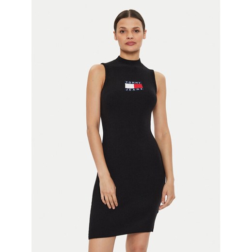 Tommy Jeans Sukienka dzianinowa Center Flag DW0DW18607 Czarny Slim Fit ze sklepu MODIVO w kategorii Sukienki - zdjęcie 182655788
