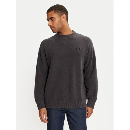 Calvin Klein Jeans Sweter J30J326202 Czarny Boxy Fit ze sklepu MODIVO w kategorii Swetry męskie - zdjęcie 182656388