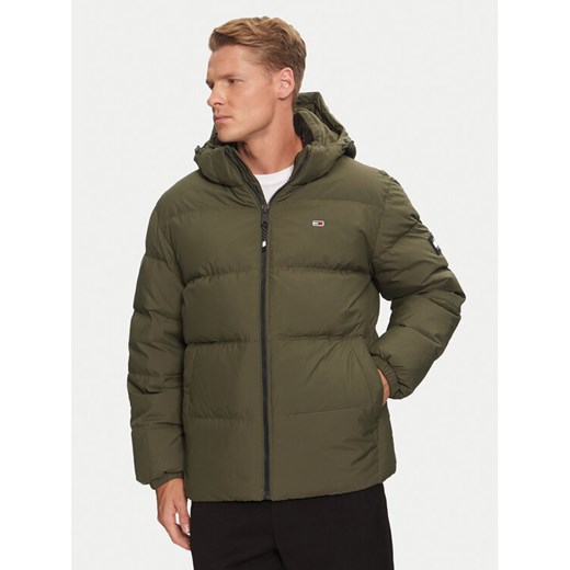 Tommy Jeans Kurtka puchowa Essential DM0DM19786 Zielony Regular Fit ze sklepu MODIVO w kategorii Kurtki męskie - zdjęcie 182656896