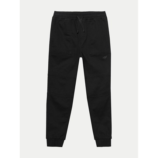 4F Spodnie dresowe 4FJWSS24TTROM588 Czarny Regular Fit ze sklepu MODIVO w kategorii Spodnie chłopięce - zdjęcie 182657736