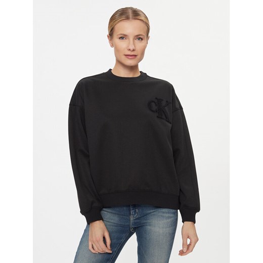 Calvin Klein Jeans Bluza Chenille J20J221729 Czarny Regular Fit ze sklepu MODIVO w kategorii Bluzy damskie - zdjęcie 182658078