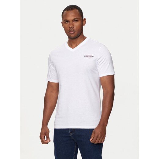 Guess Jeans T-Shirt M4YI50 K8HM0 Biały Regular Fit ze sklepu MODIVO w kategorii T-shirty męskie - zdjęcie 182658145
