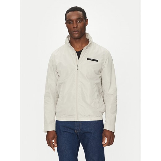 Calvin Klein Kurtka przejściowa Essential K10K114111 Beżowy Regular Fit ze sklepu MODIVO w kategorii Kurtki męskie - zdjęcie 182658148